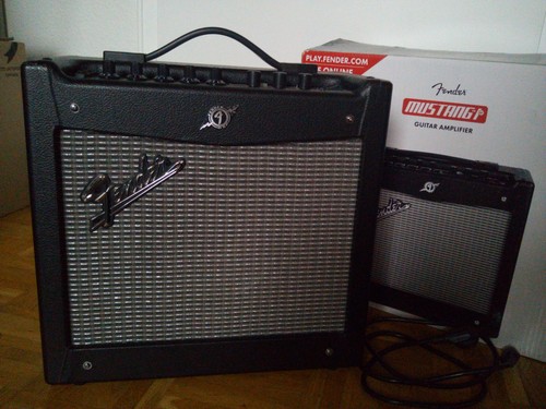 Fender mustang v2 - fender, 1